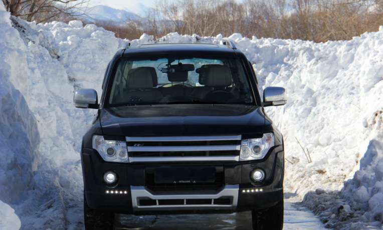 Накладка (юбка) переднего бампера "Broomer Design" (Без ДХЛ) для Mitsubishi Pajero IV (2006-2015) купить недорого с доставкой в Копейск